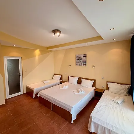 Santorini Hotel *