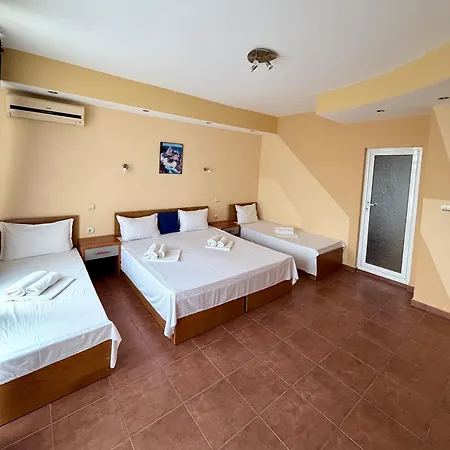 Santorini Hotel *