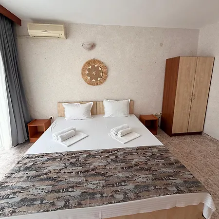 Santorini Hotel *